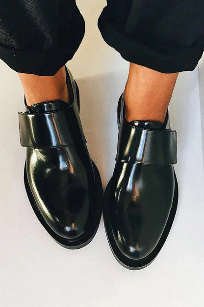Bella™ | Eleganta blanka loafers med rem