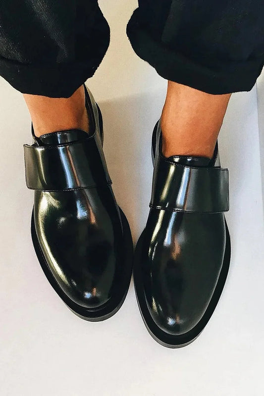 Bella™ | Eleganta blanka loafers med rem