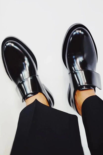 Bella™ | Eleganta blanka loafers med rem